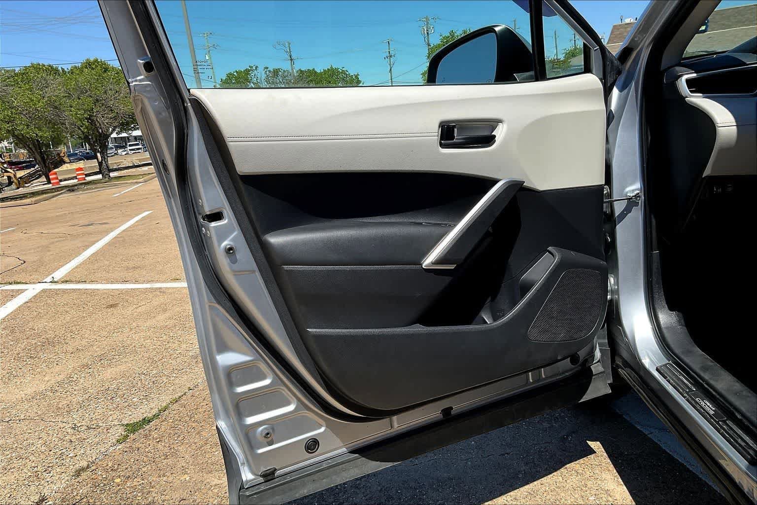 Used 2022 Toyota Corolla Cross LE image 26