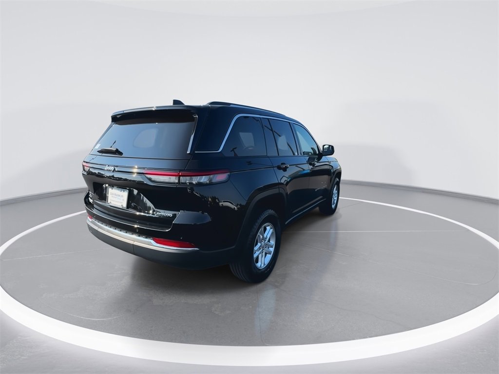 Used 2023 Jeep Grand Cherokee Laredo image 8