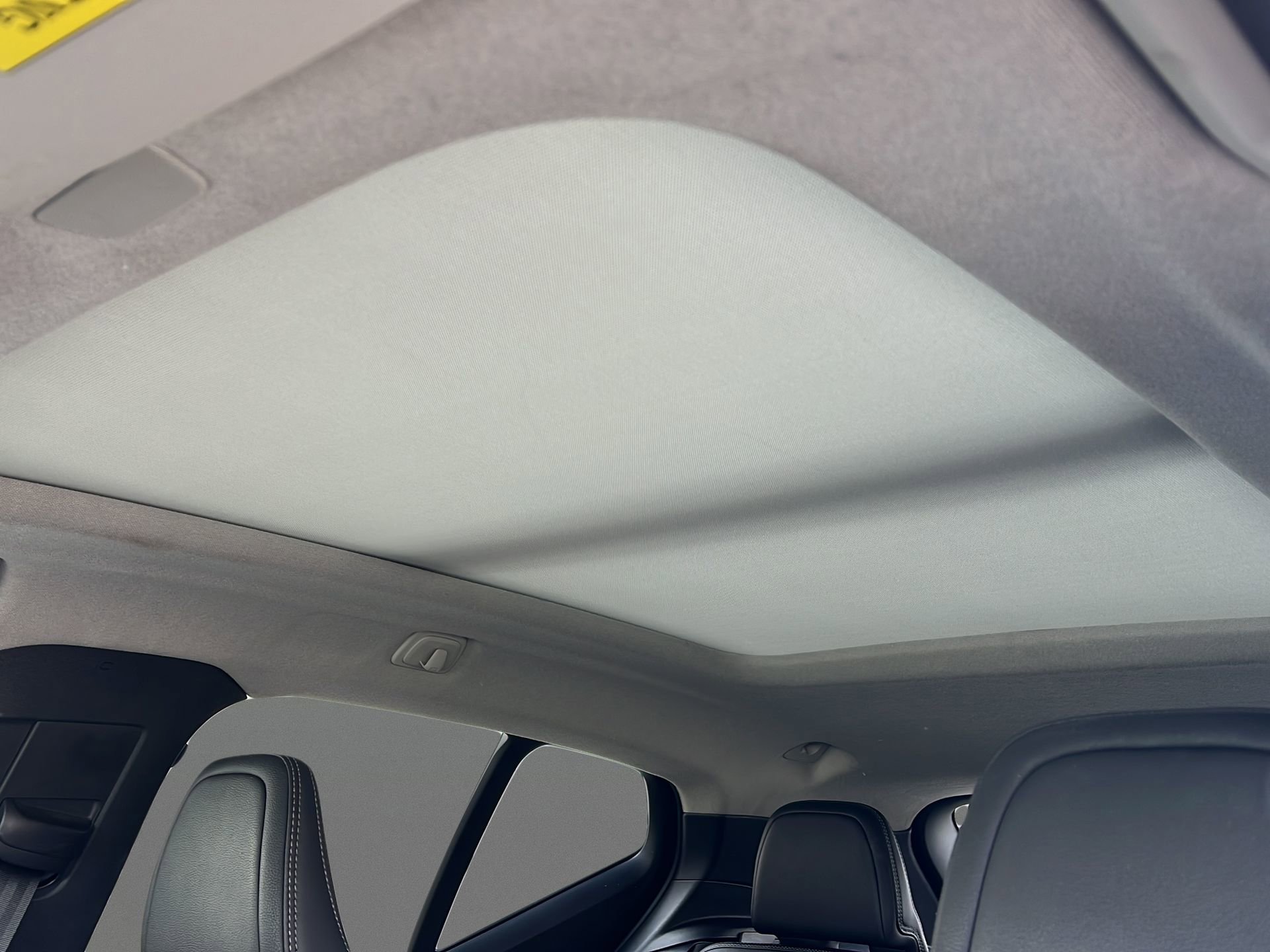 Used 2020 Volvo XC40 T4 Momentum w/ Premium Package image 31