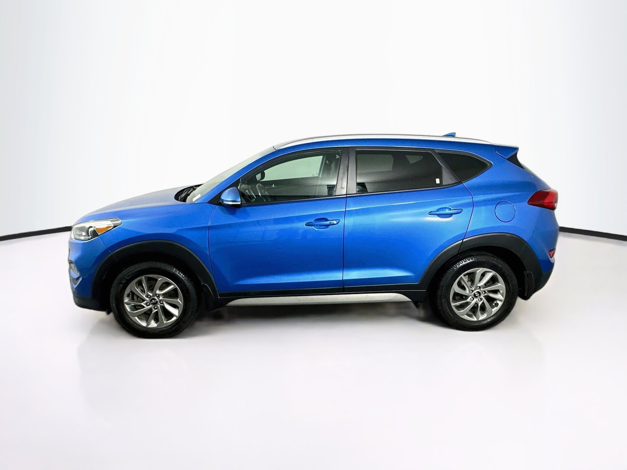 Used 2017 Hyundai Tucson SE Plus AWD/4WD image 4