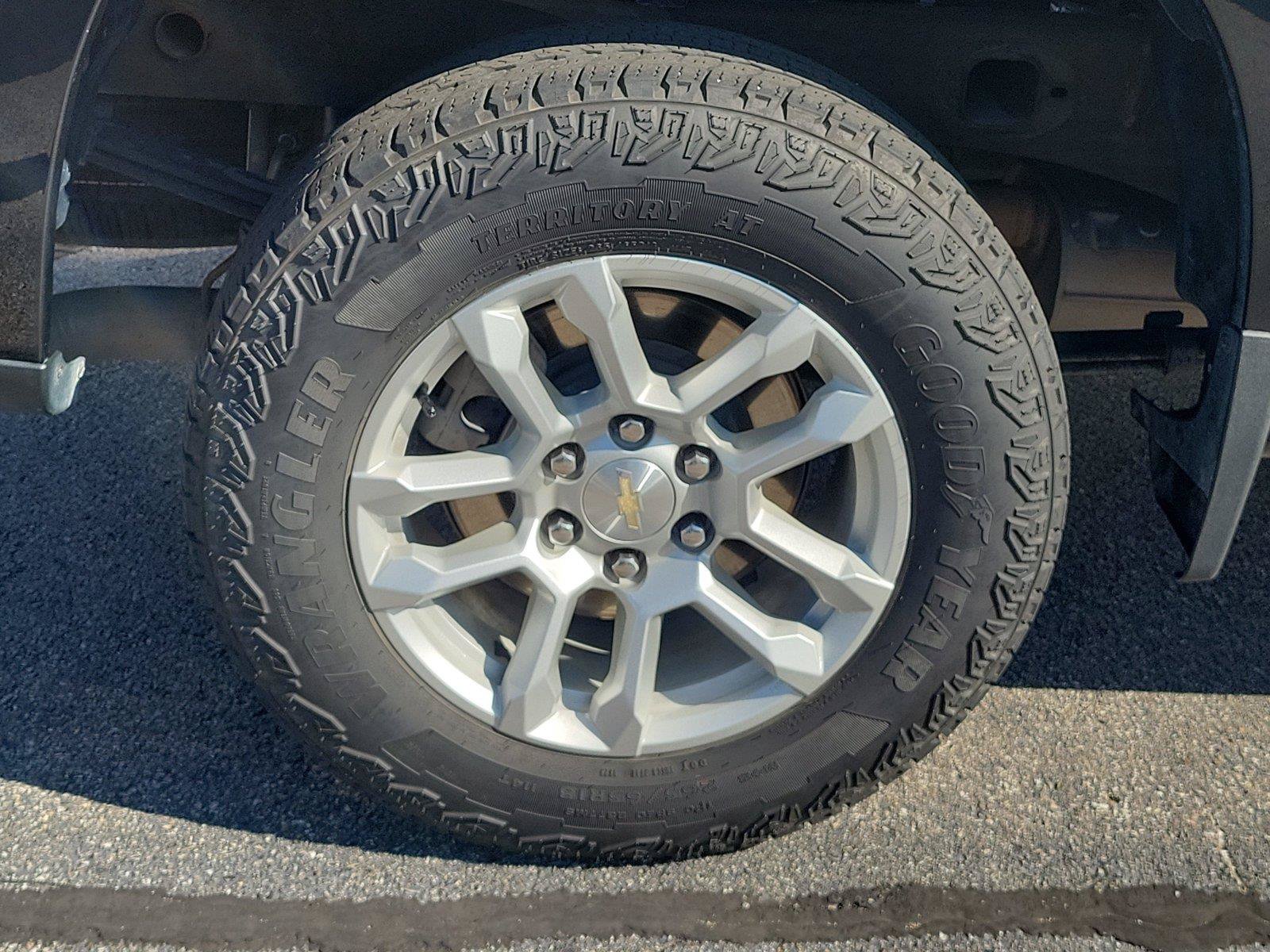 Used 2023 Chevrolet Silverado 1500 LT AWD/4WD image 5