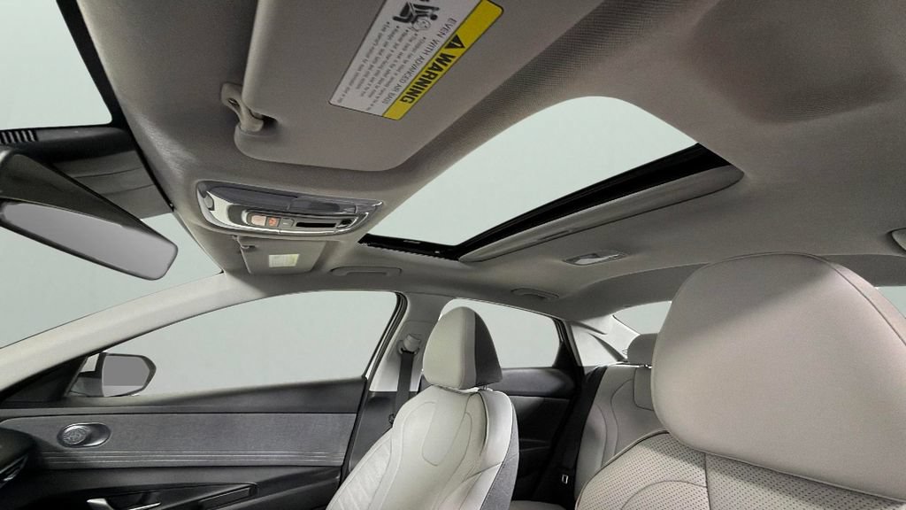 Used 2022 Hyundai Elantra Limited w/ Cargo Package FWD image 27