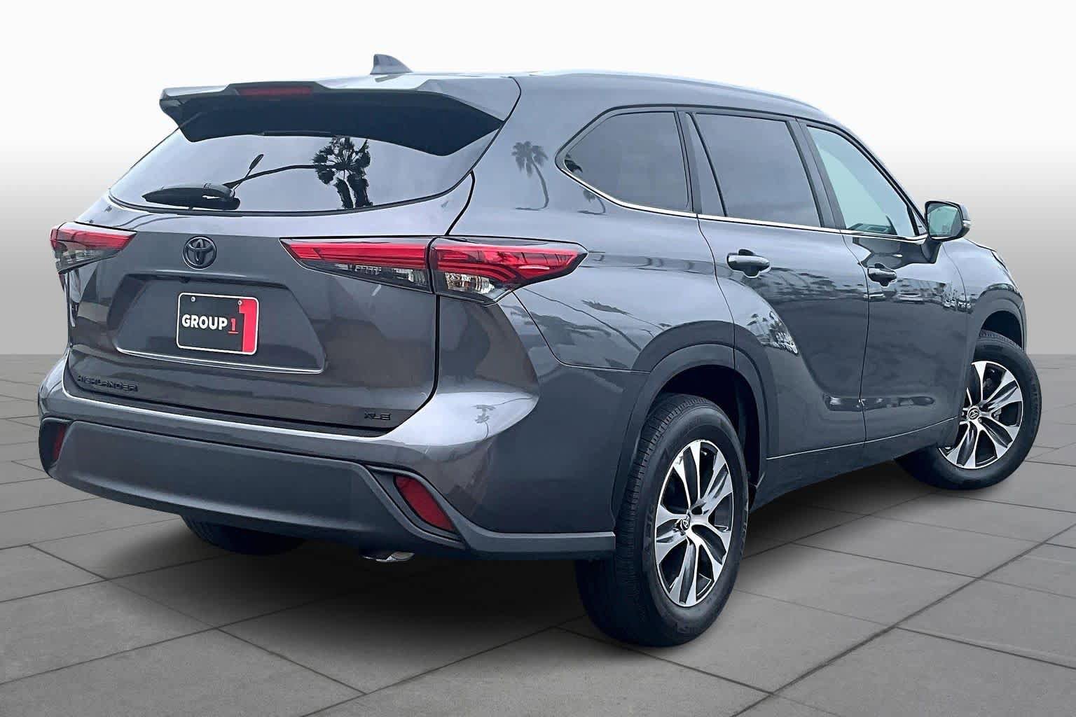 Used 2023 Toyota Highlander XLE image 12