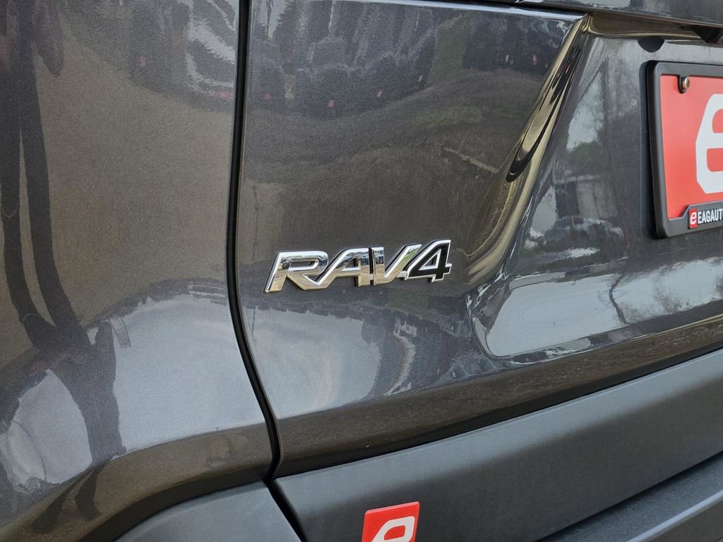 Used 2023 Toyota RAV4 XLE Premium image 33