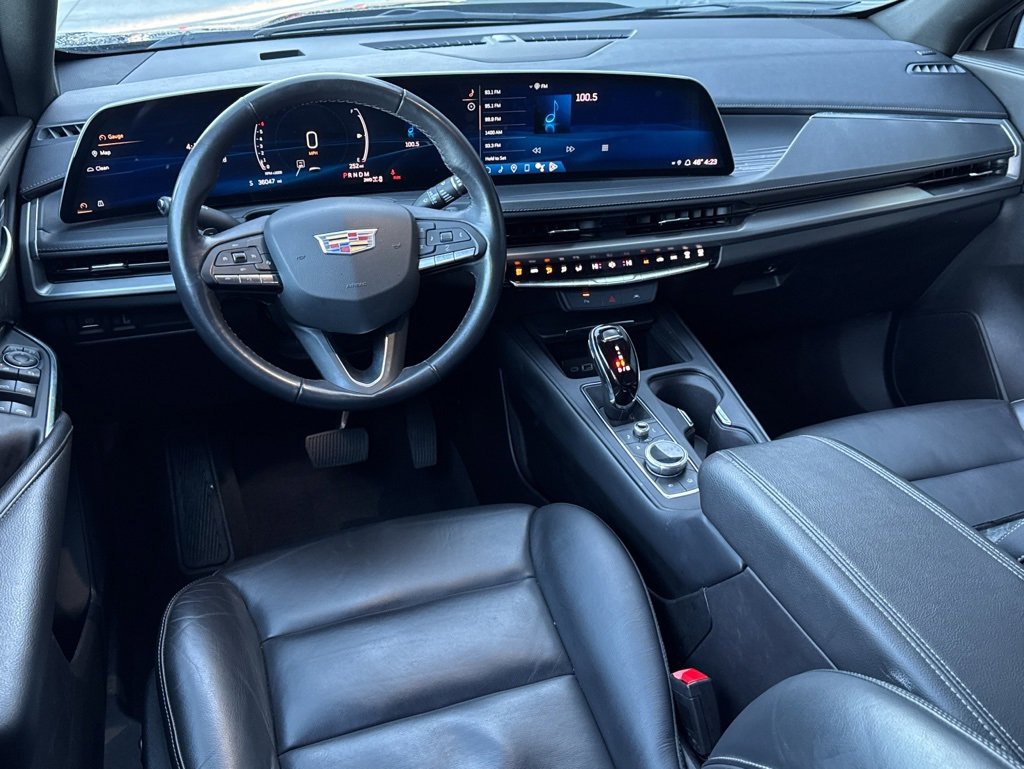 Used 2024 Cadillac XT4 Premium Luxury image 2