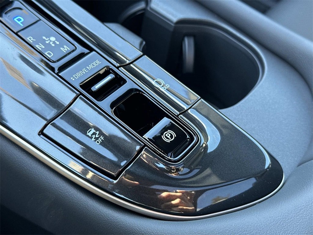 New 2026 Toyota Crown Platinum image 32