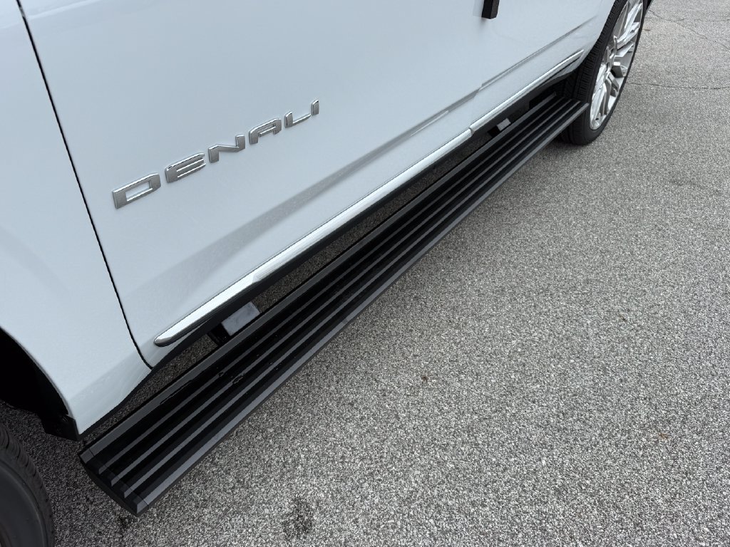 New 2026 GMC Yukon XL Denali w/ Denali Reserve Package AWD/4WD image 9