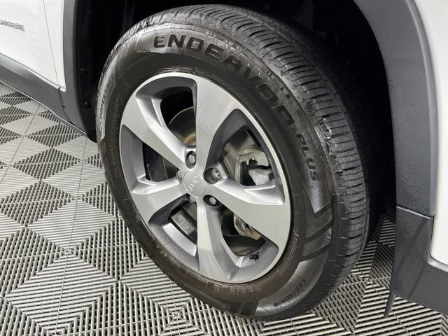 Used 2022 Jeep Cherokee Limited AWD/4WD image 16