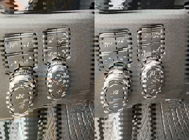 New 2026 GMC Sierra 3500 SLT w/ SLT Convenience Package image 11