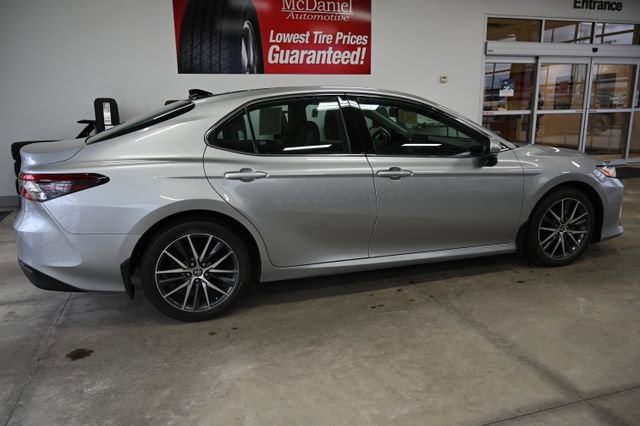 Used 2023 Toyota Camry XLE w/ Cold Weather Package image 5