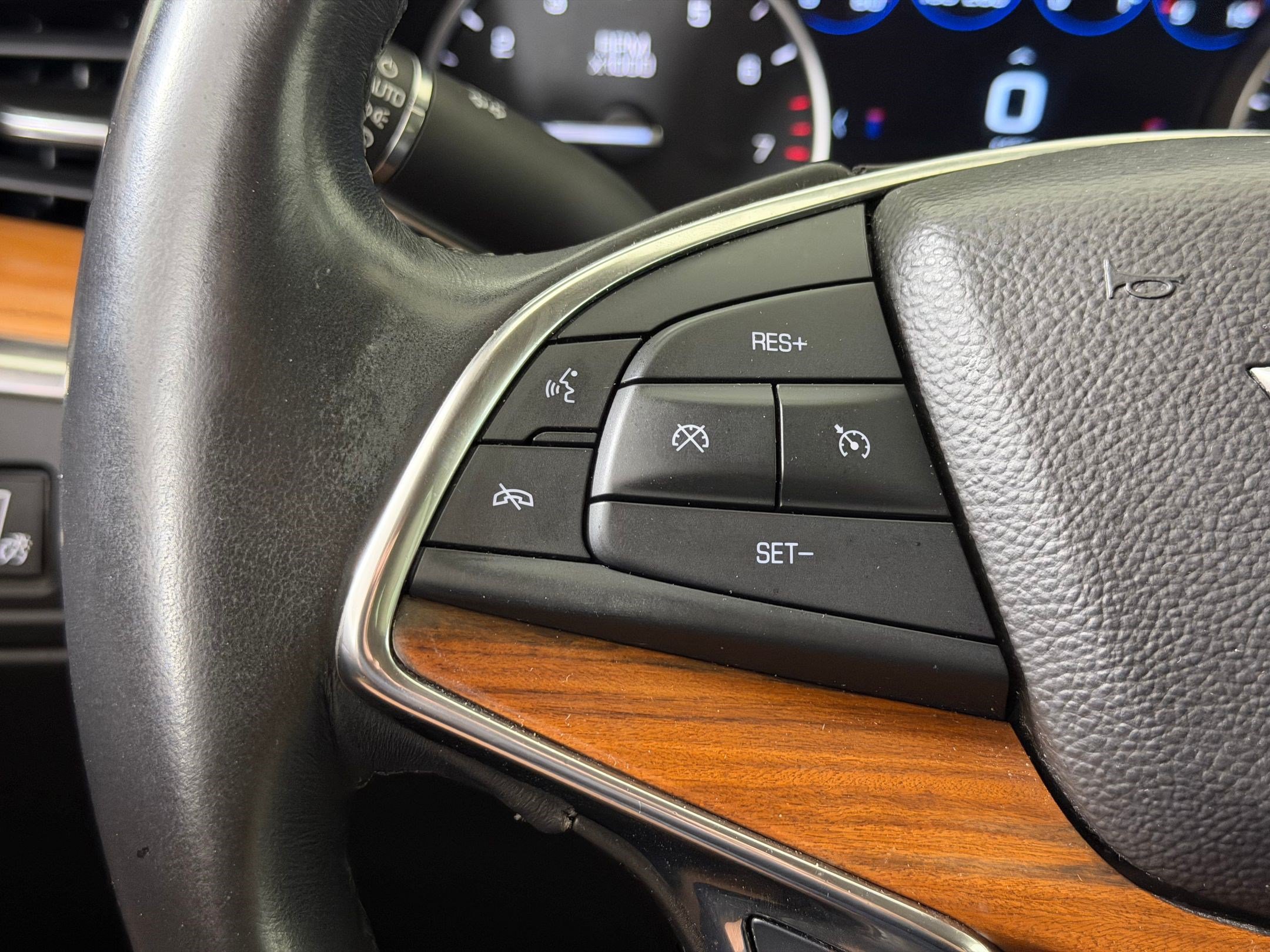 Used 2017 Cadillac XT5 Platinum AWD/4WD image 15