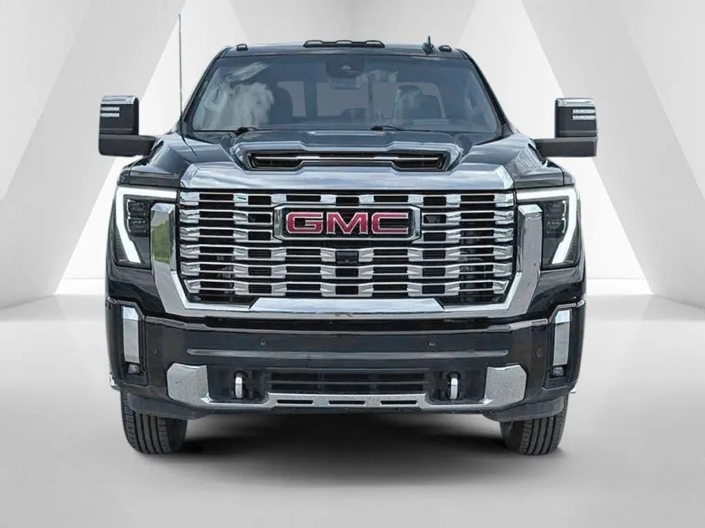 Used 2024 GMC Sierra 3500 Denali w/ Denali Reserve Package AWD/4WD image 2