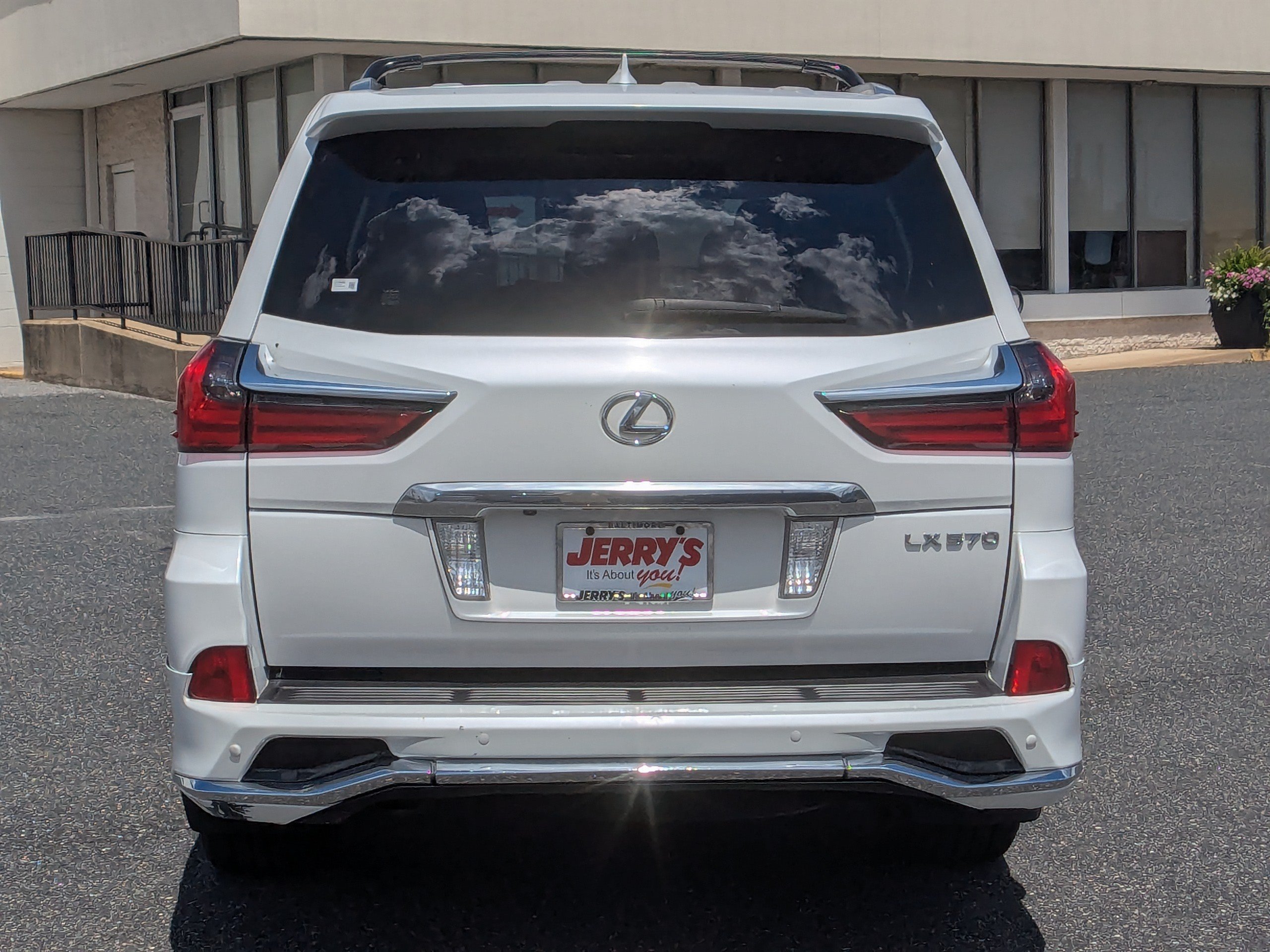 Used 2017 Lexus LX 570 4WD image 7