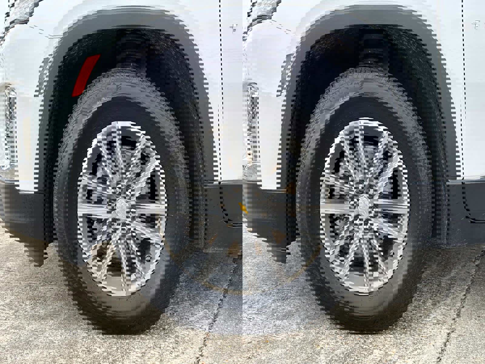 Used 2023 Chevrolet Traverse LT image 4