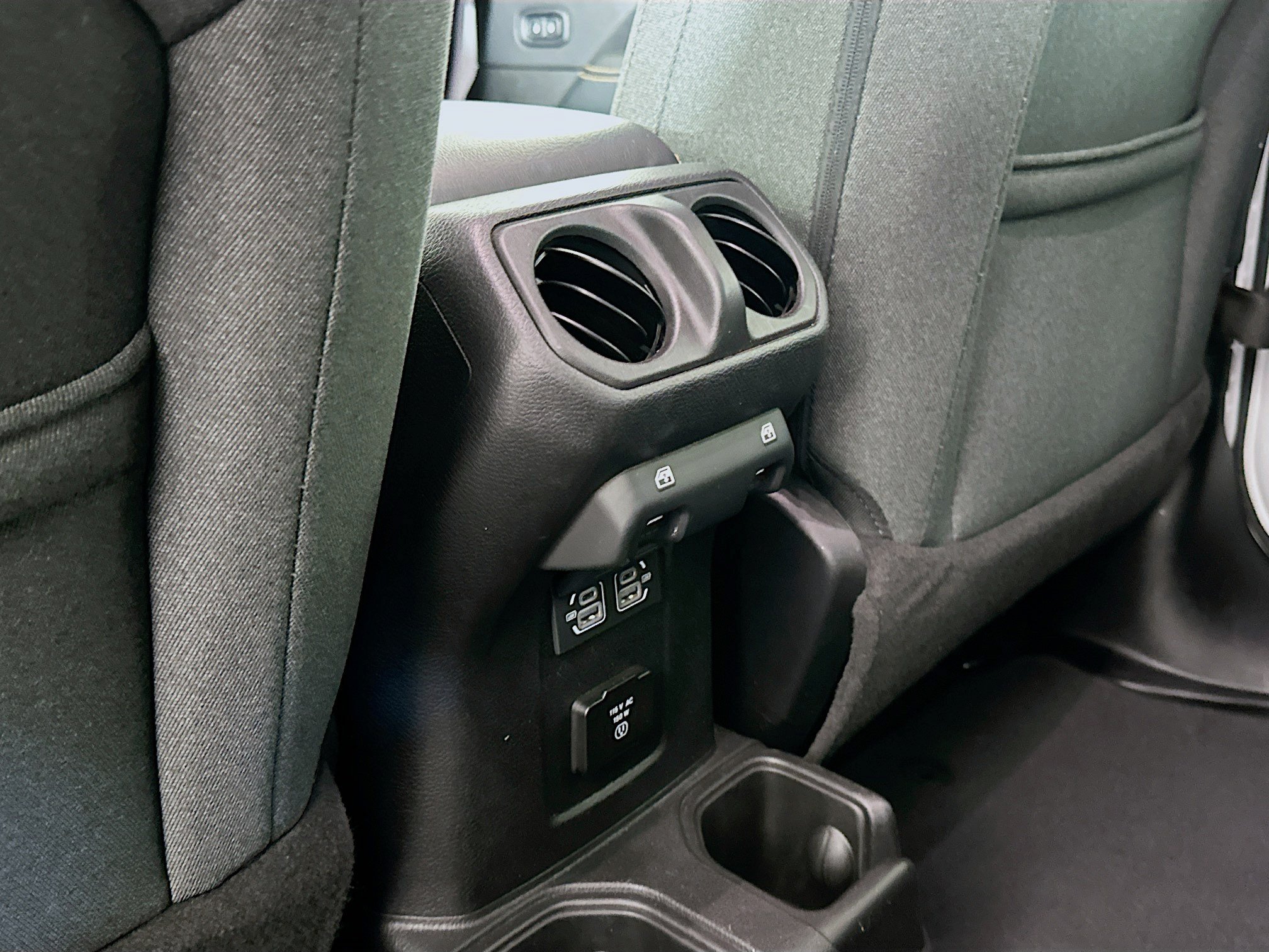 Used 2025 Jeep Wrangler Unlimited Sahara AWD/4WD image 25