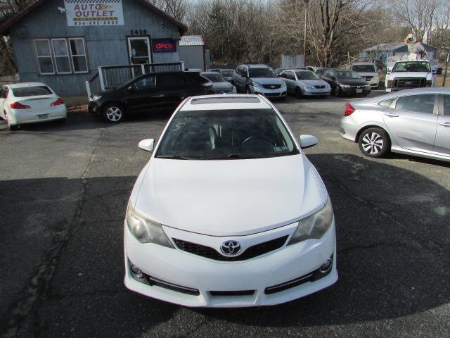 Used 2014 Toyota Camry SE image 3