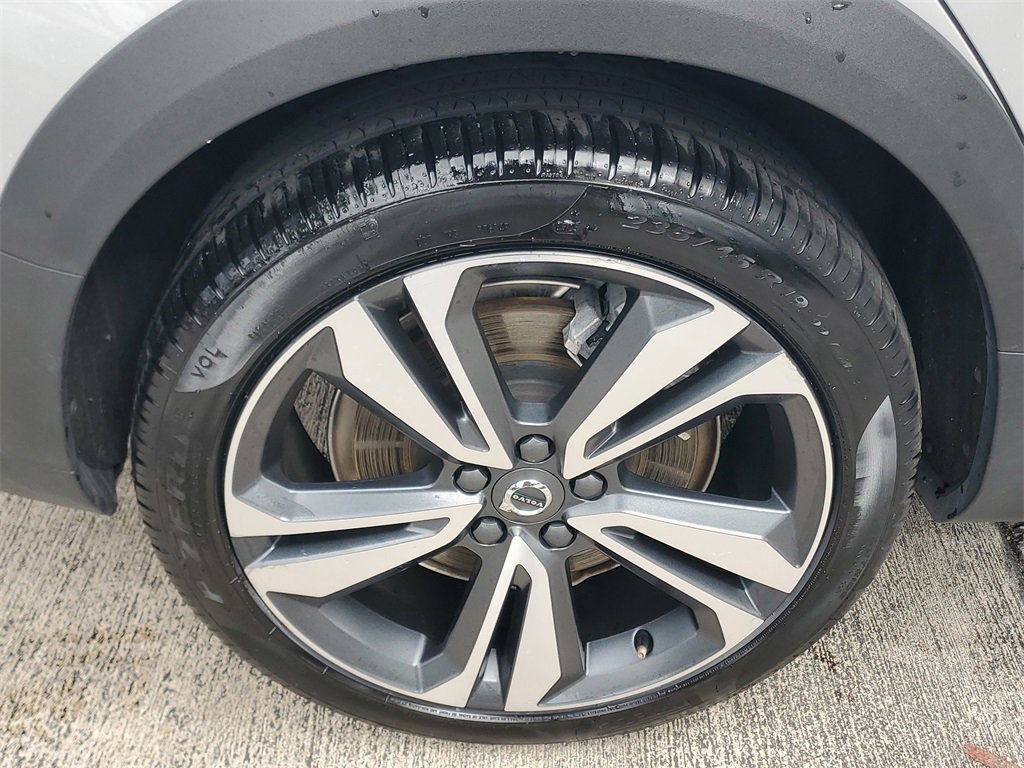 Certified 2025 Volvo V60 B5 Cross Country Plus image 7