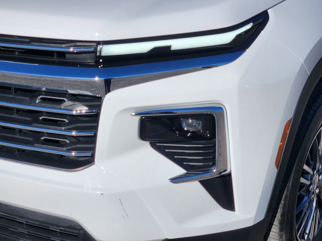 Used 2025 Chevrolet Traverse LT image 10