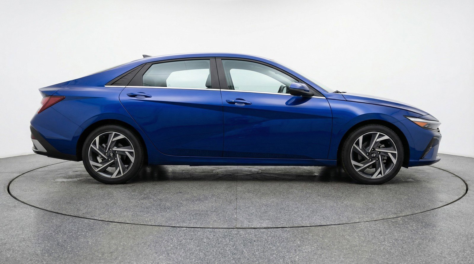 Used 2025 Hyundai Elantra SEL image 11