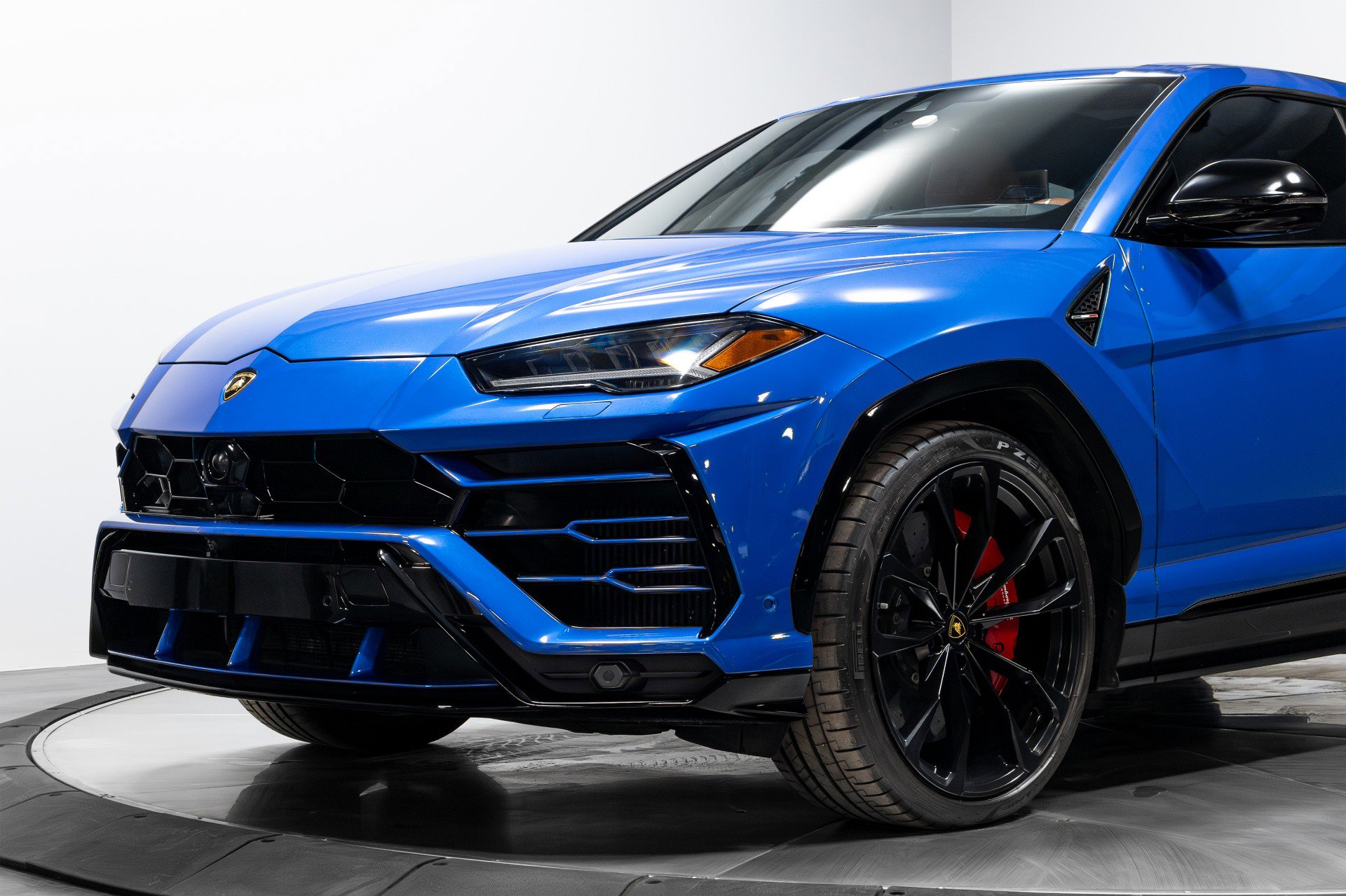 Used 2019 Lamborghini Urus image 4