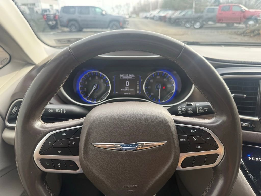 Used 2018 Chrysler Pacifica Touring-L image 21