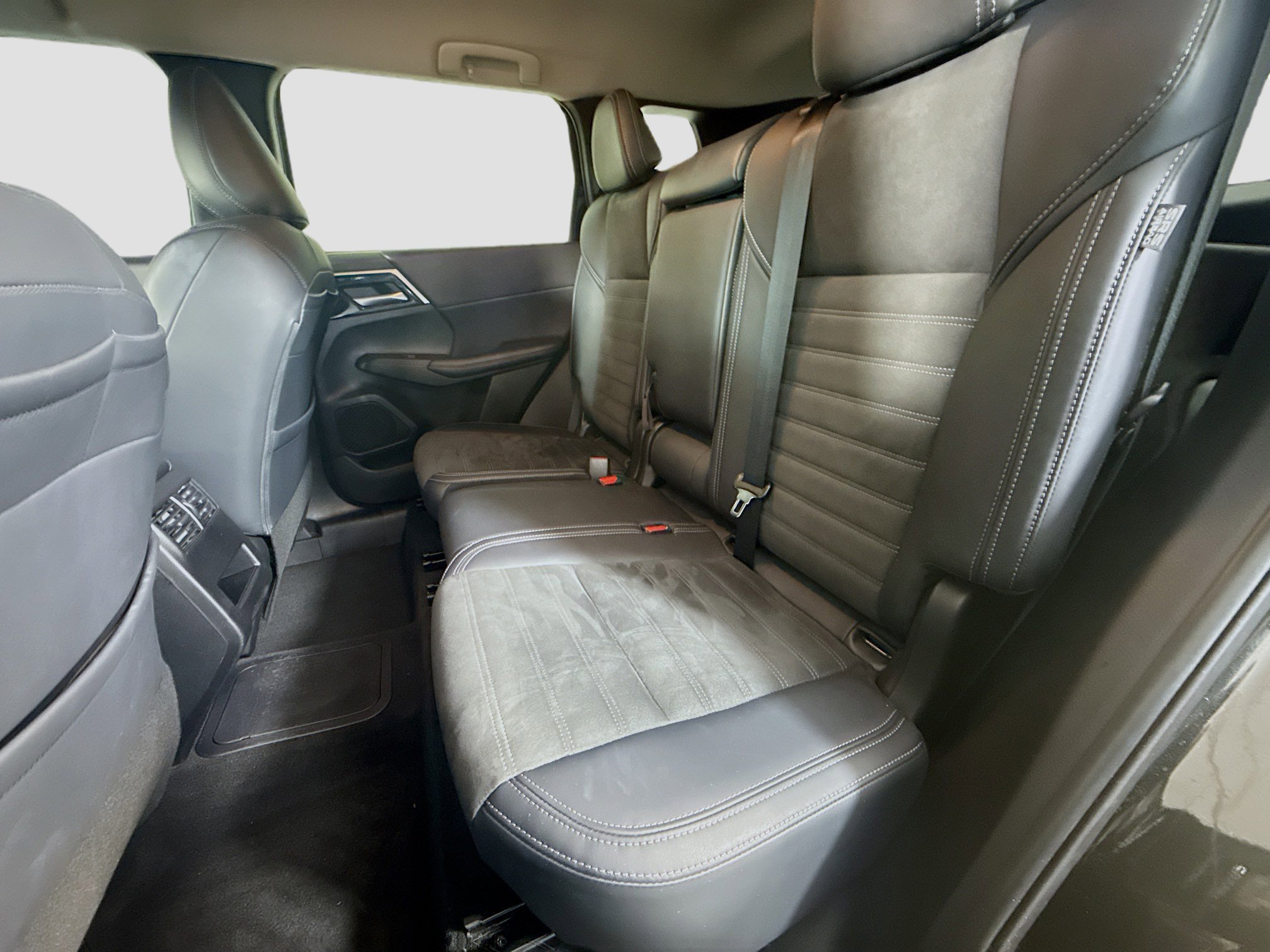 Used 2023 Mitsubishi Outlander SE image 25