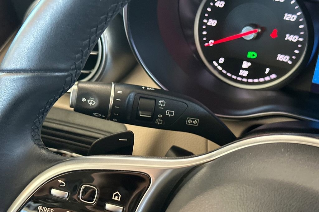 Certified 2022 Mercedes-Benz GLC 300 4MATIC w/ Premium Package Lite image 33