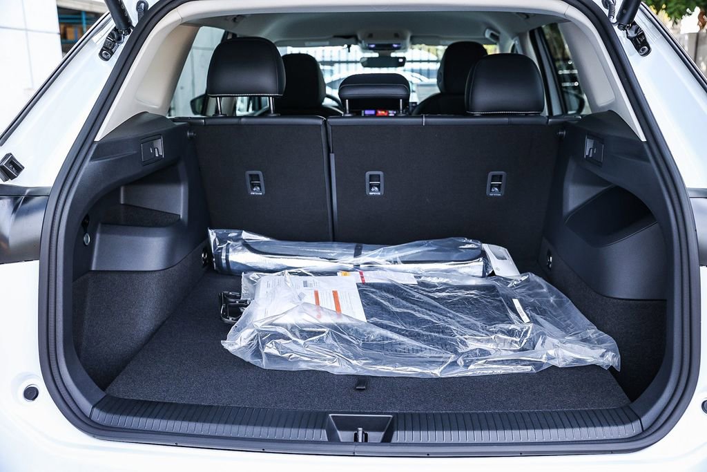 New 2026 Volkswagen Tiguan SE image 8