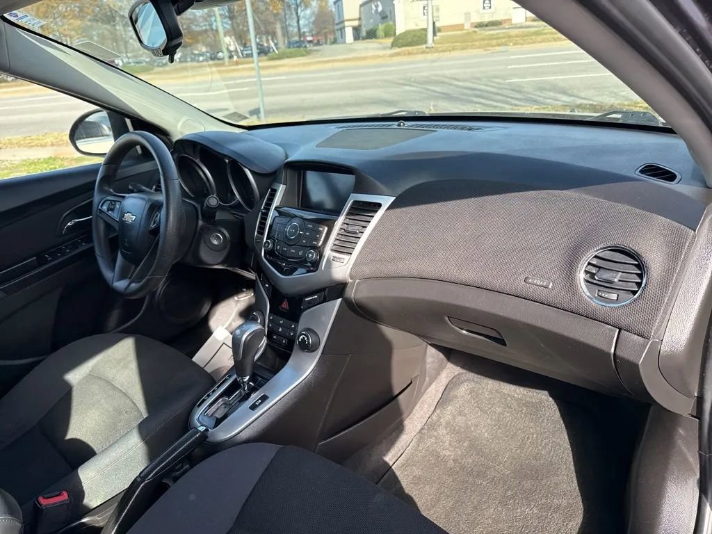 Used 2016 Chevrolet Cruze LT w/ Technology Package image 20