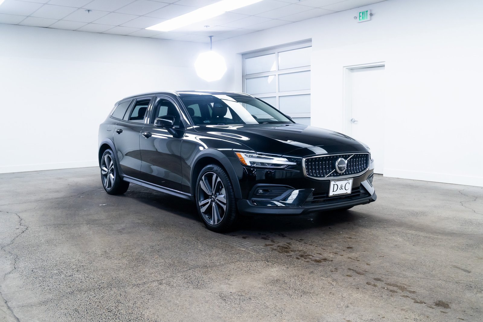 Used 2025 Volvo V60 B5 Cross Country Plus image 26