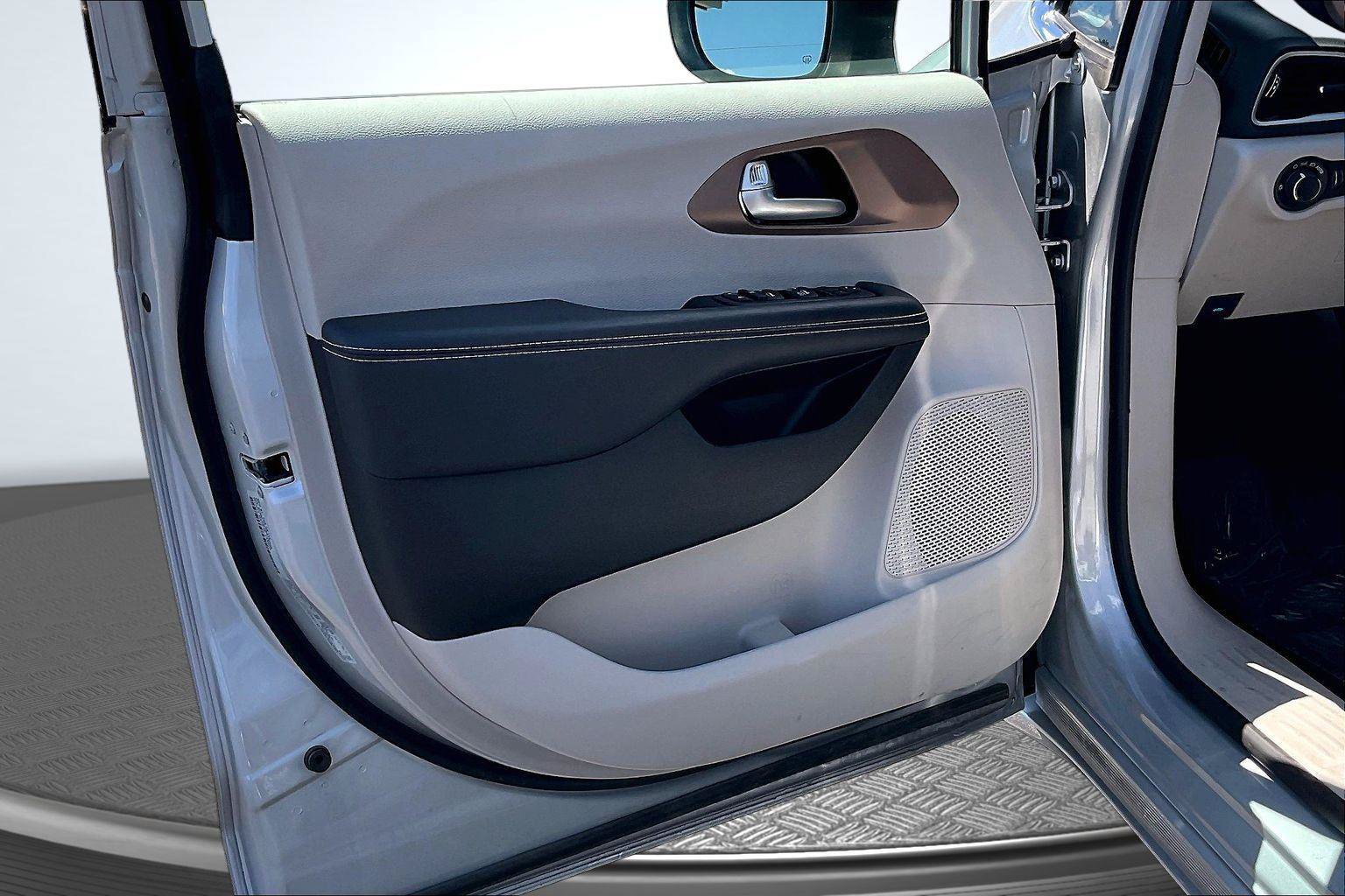 Used 2024 Chrysler Voyager LX FWD image 22