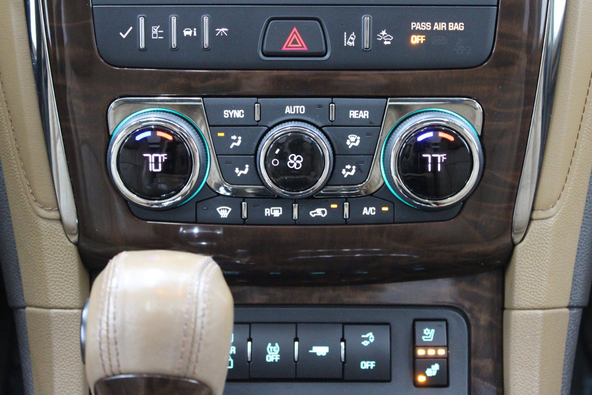 Used 2016 Buick Enclave Premium w/ Experience Buick Package FWD image 33