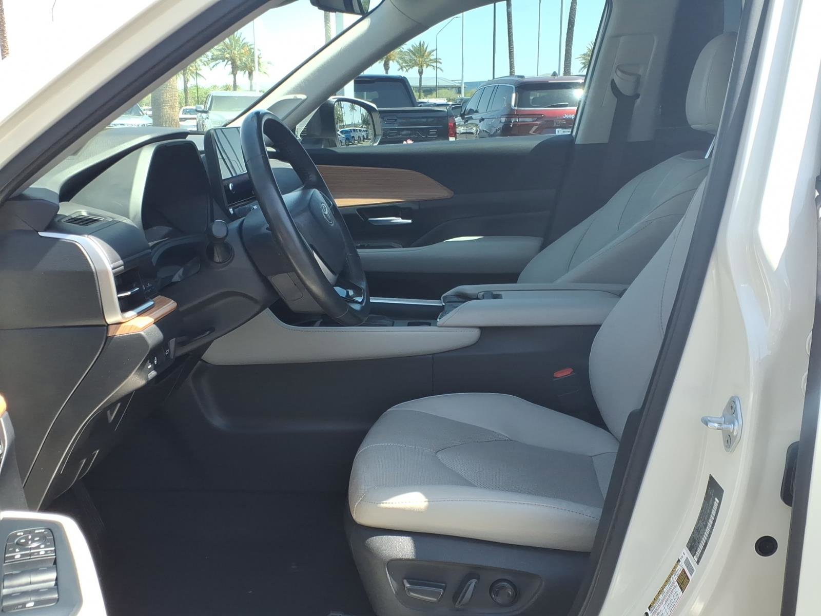 Used 2024 Toyota Grand Highlander FWD image 15