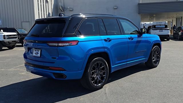 Used 2023 Jeep Grand Cherokee Summit AWD/4WD image 7