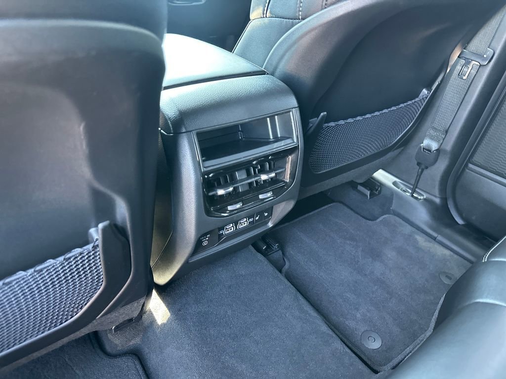 Used 2025 Jeep Grand Cherokee Limited AWD/4WD image 31