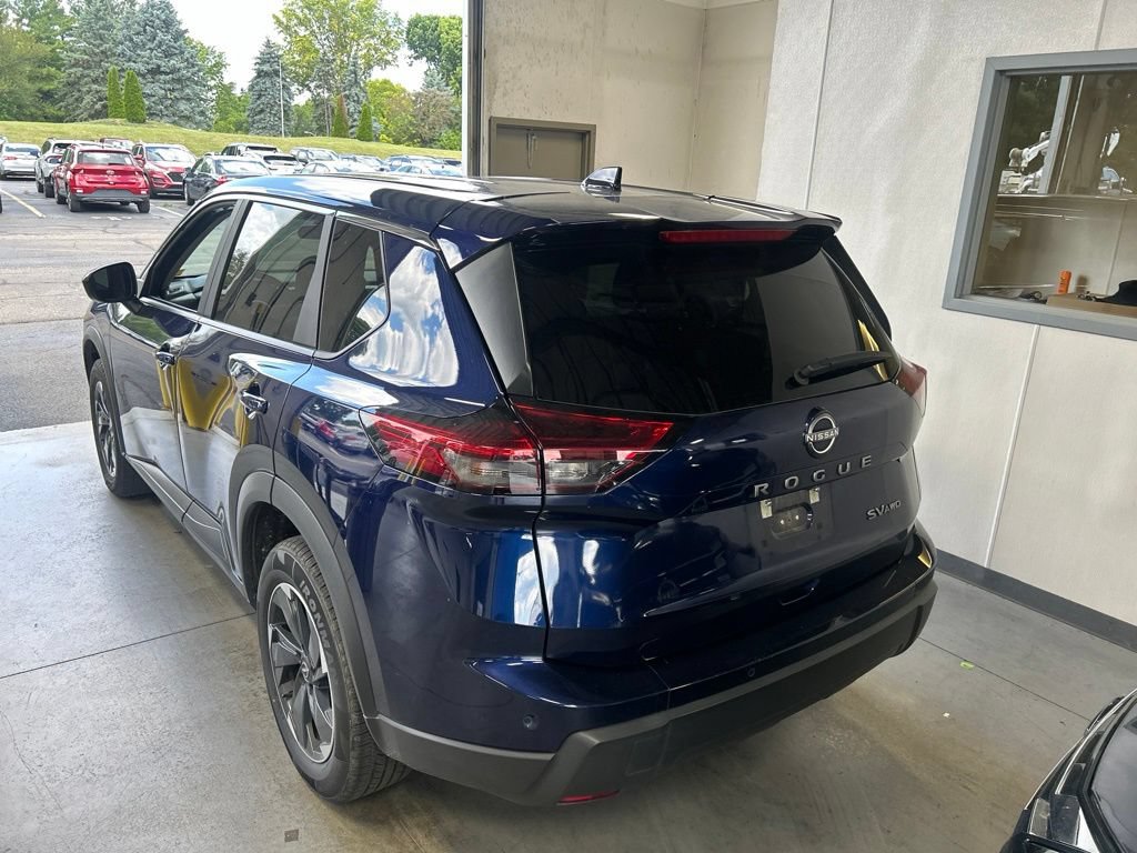 Used 2024 Nissan Rogue SV AWD/4WD image 6