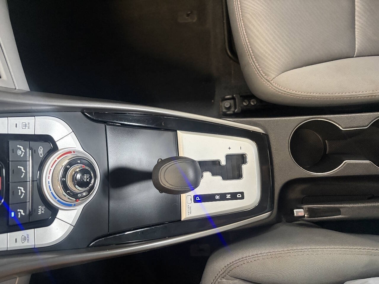 Used 2011 Hyundai Elantra GLS FWD image 16
