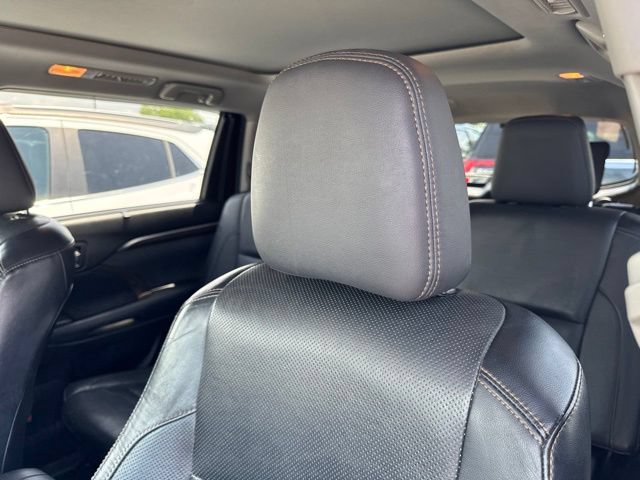 Used 2014 Toyota Highlander Limited Platinum AWD/4WD image 16