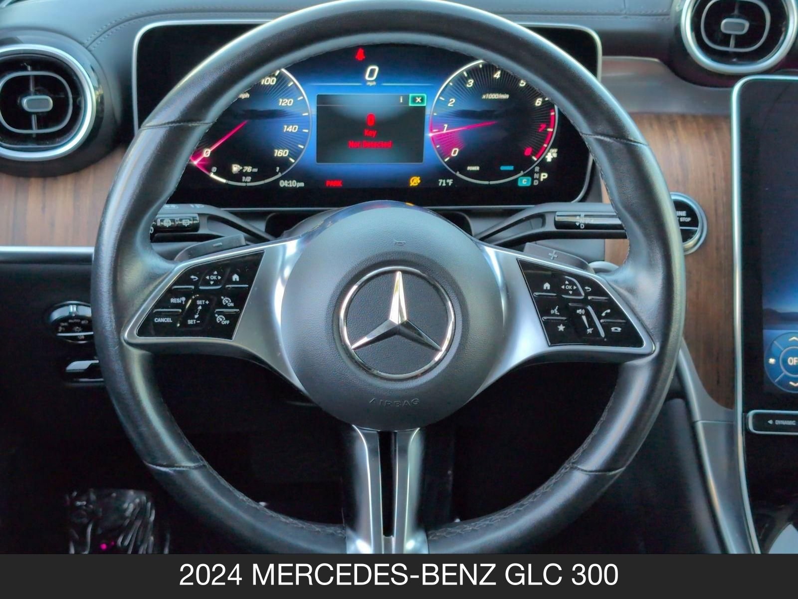 Used 2024 Mercedes-Benz GLC 300 4MATIC image 12