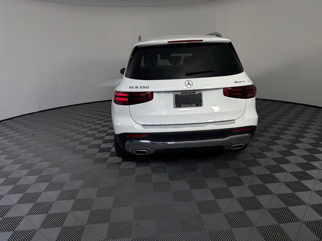 Used 2025 Mercedes-Benz GLB 250 4MATIC image 6