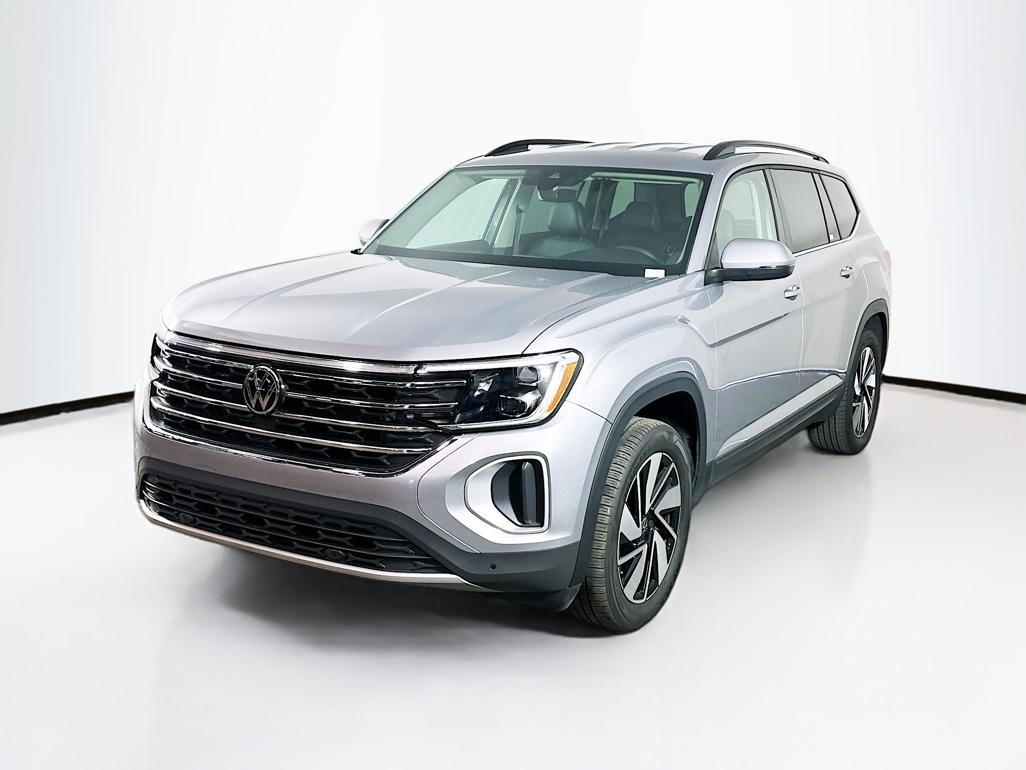 Used 2025 Volkswagen Atlas SE FWD image 3