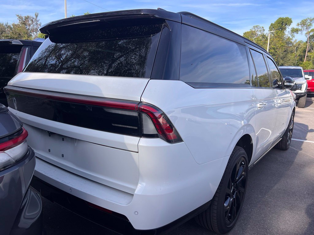 Used 2026 Lincoln Navigator L Black Label AWD/4WD image 4