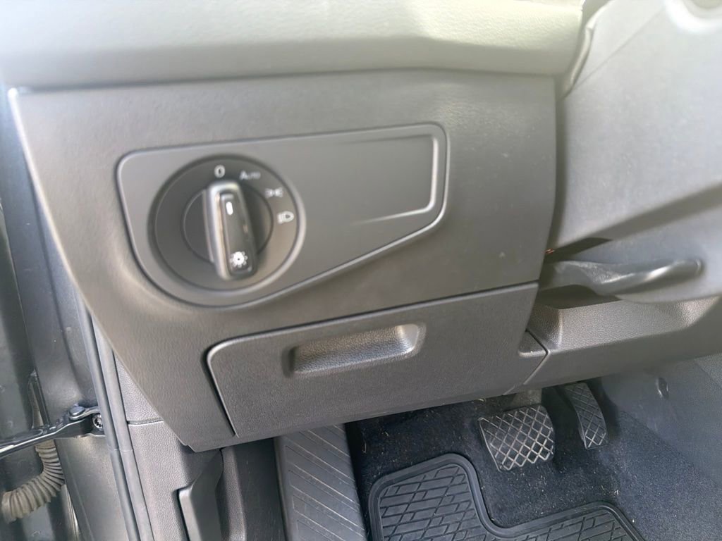 Used 2021 Volkswagen Tiguan S FWD image 13