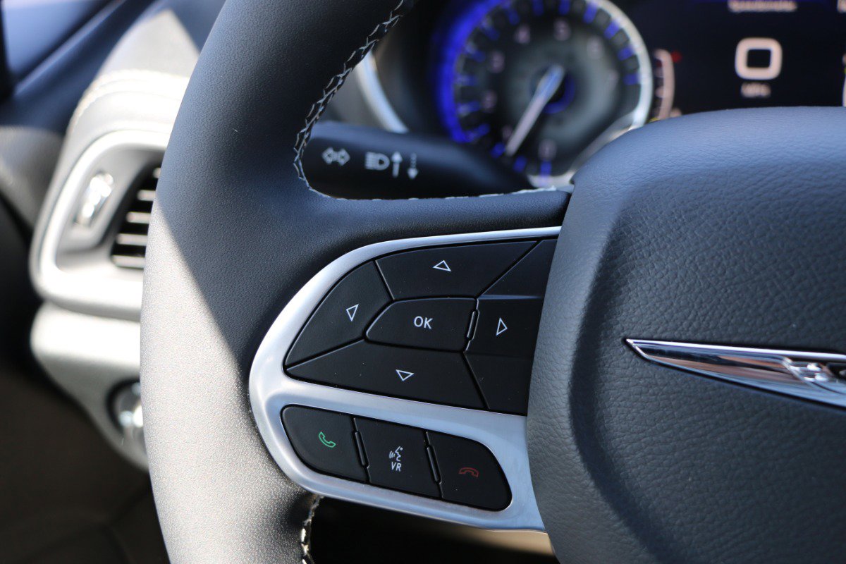 Used 2026 Chrysler Pacifica Select image 20