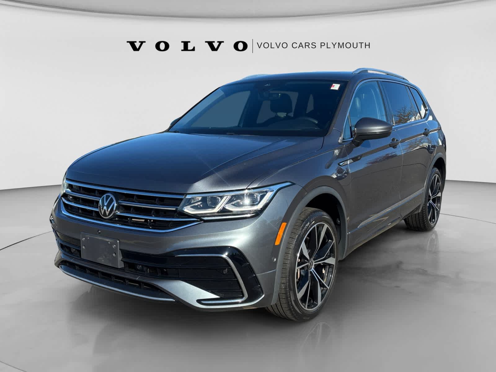 Used 2022 Volkswagen Tiguan SEL R-Line AWD/4WD image 3