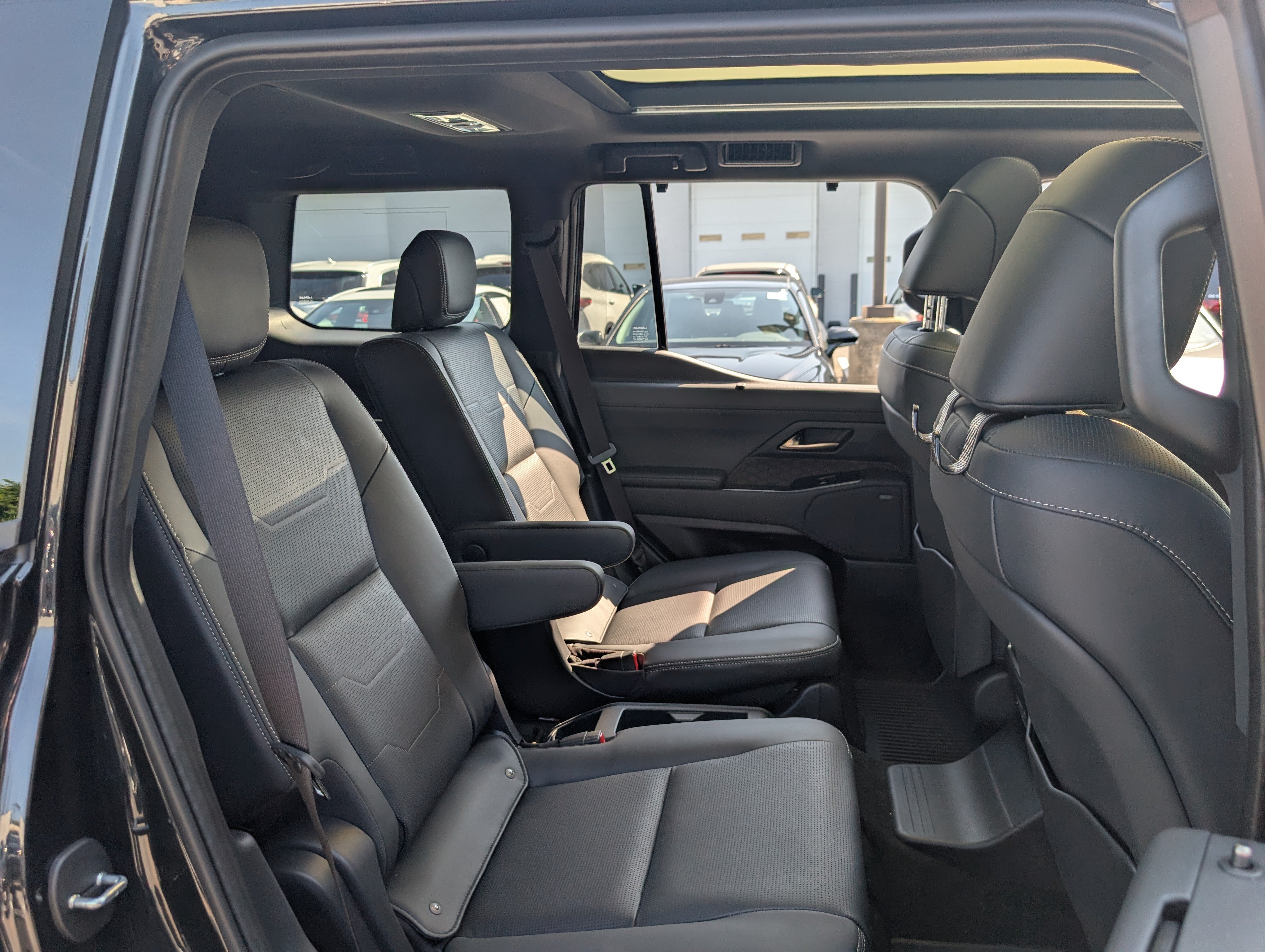 Used 2025 Lexus GX 550 w/ Accessory Package (2T) AWD/4WD image 12