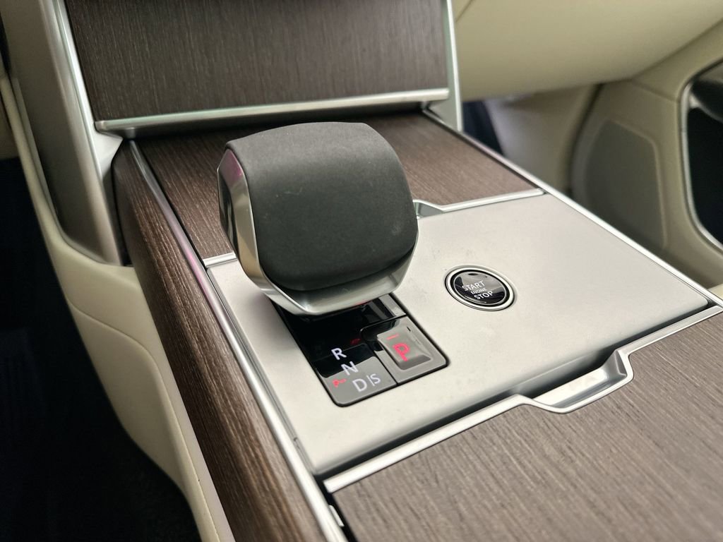 New 2025 Land Rover Range Rover SE image 11