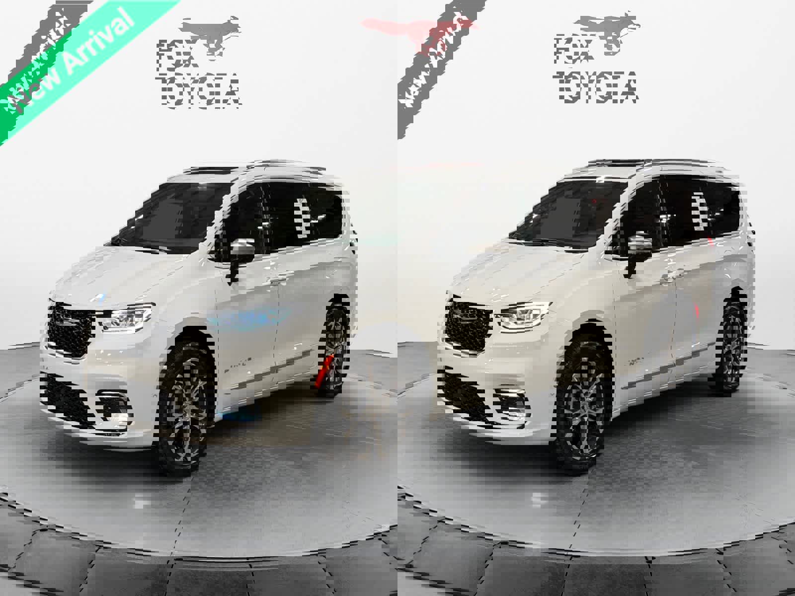 Used 2025 Chrysler Pacifica Pinnacle w/ Trailer Tow Group