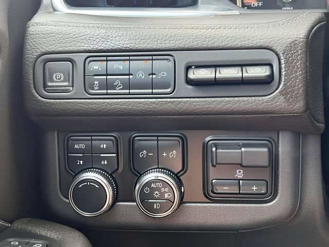 Used 2021 GMC Yukon Denali w/ Denali Premium Package AWD/4WD image 33