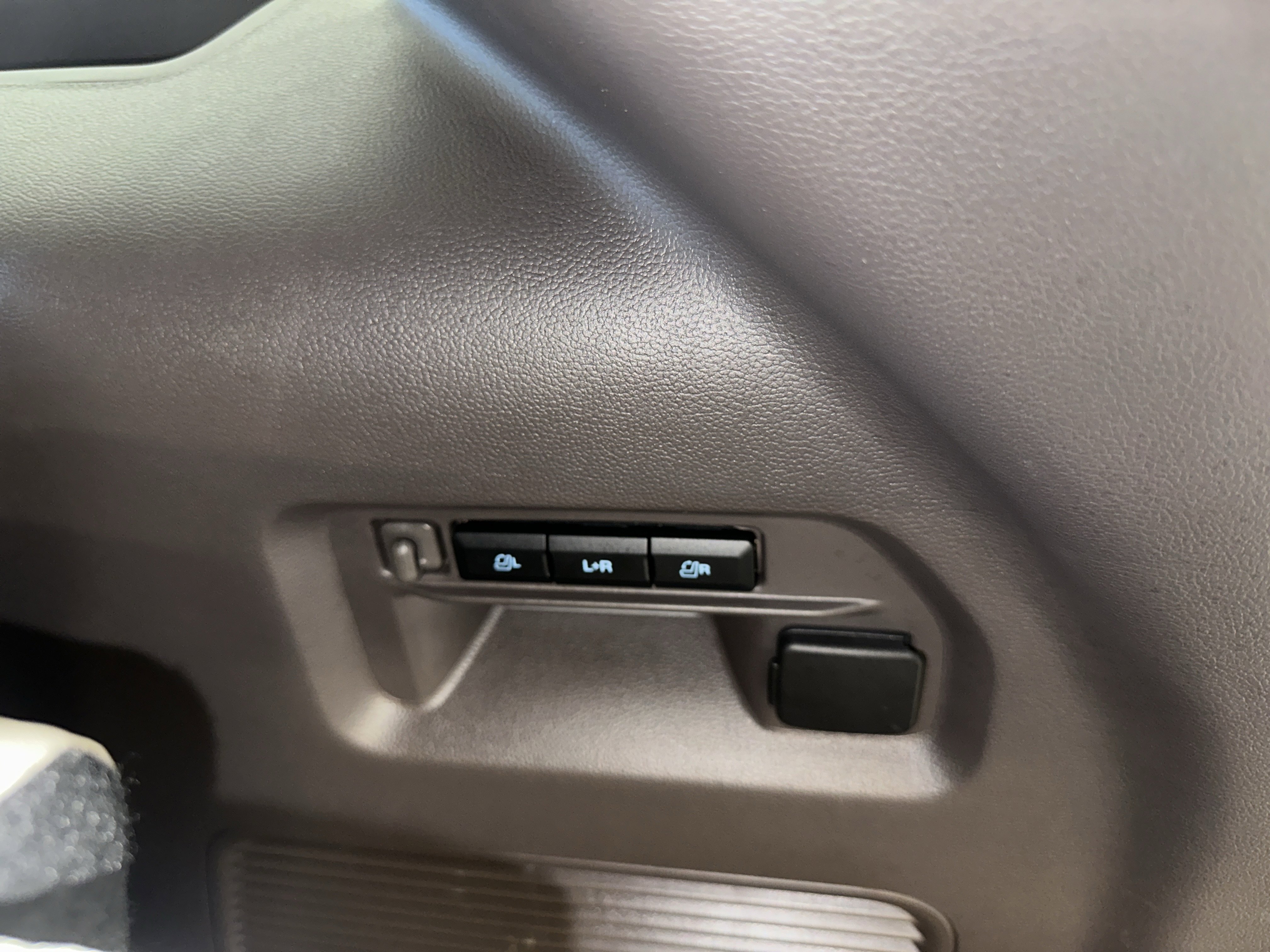 Used 2022 Ford Explorer Platinum w/ Technology Package image 31